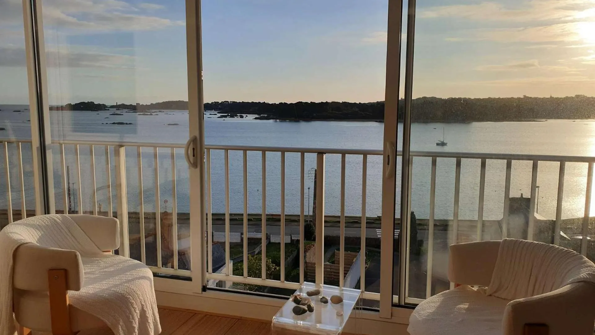 Apartment Appartement Superbe Vue Mer Avec Terrasse-Veranda, Wifi, A Tregastel - Ref 90