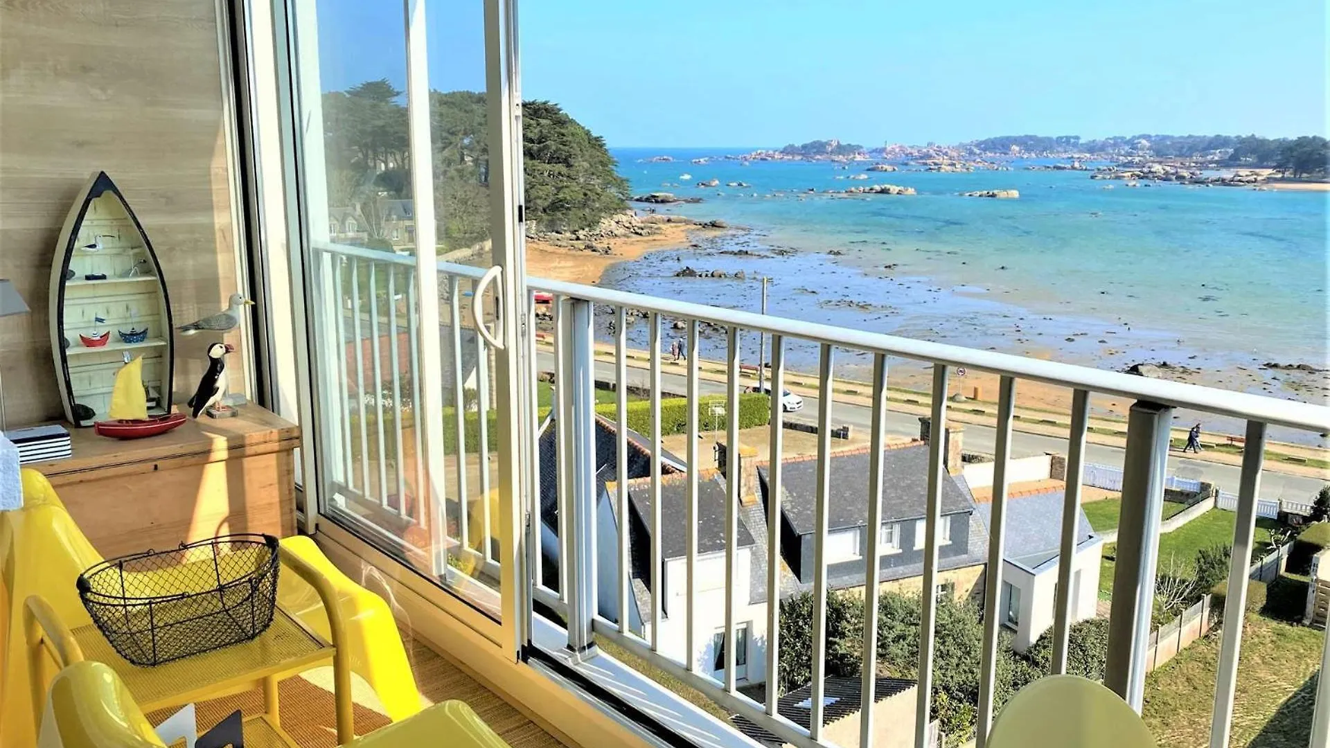 Appartement Superbe Vue Mer Avec Terrasse-Veranda, Wifi, A Tregastel - Ref 90 France