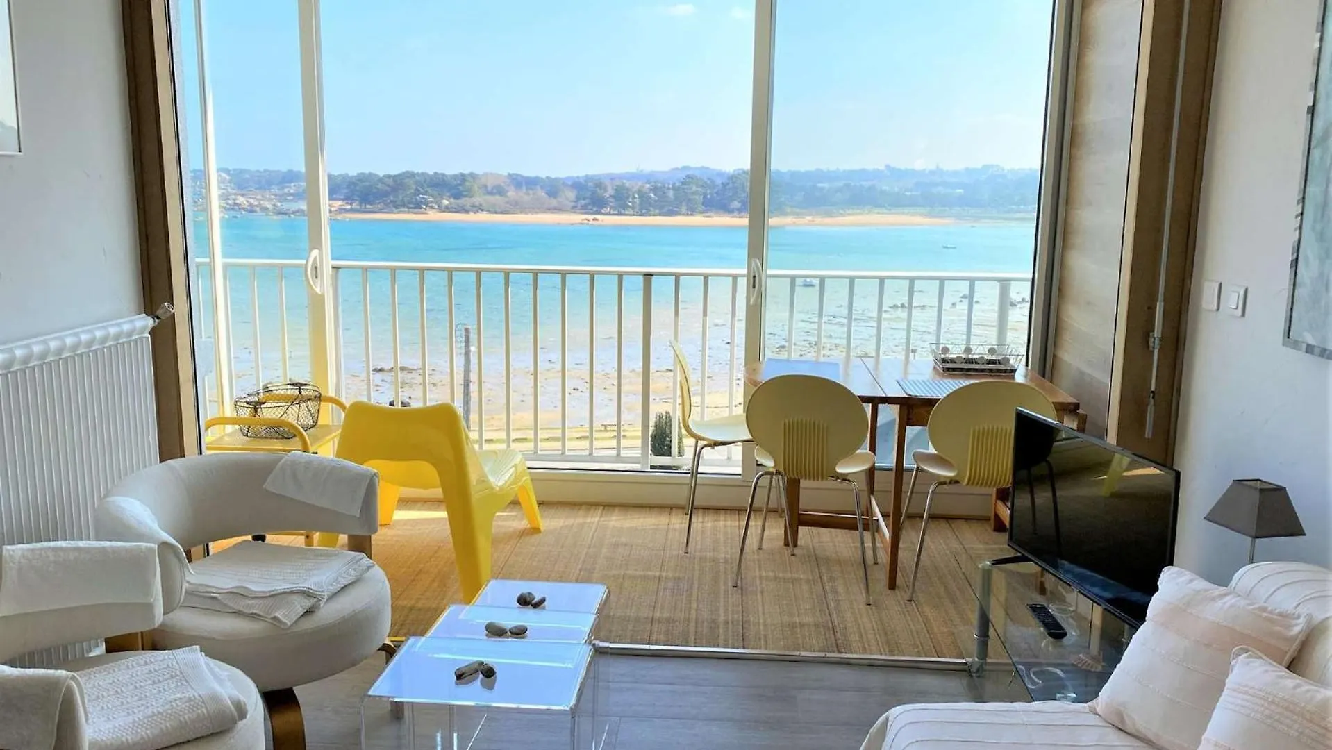 Appartement Superbe Vue Mer Avec Terrasse-Veranda, Wifi, A Tregastel - Ref 90 Apartment